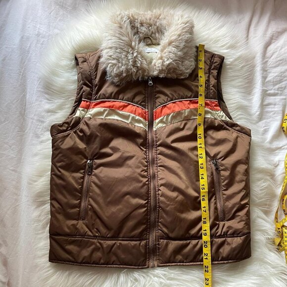 Charlotte Russe Retro Puffer Vest - Picture 4 of 7